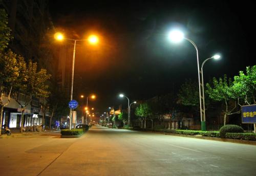 Outdoor LED Street Lights vs. Old Style HPS Street Lamps